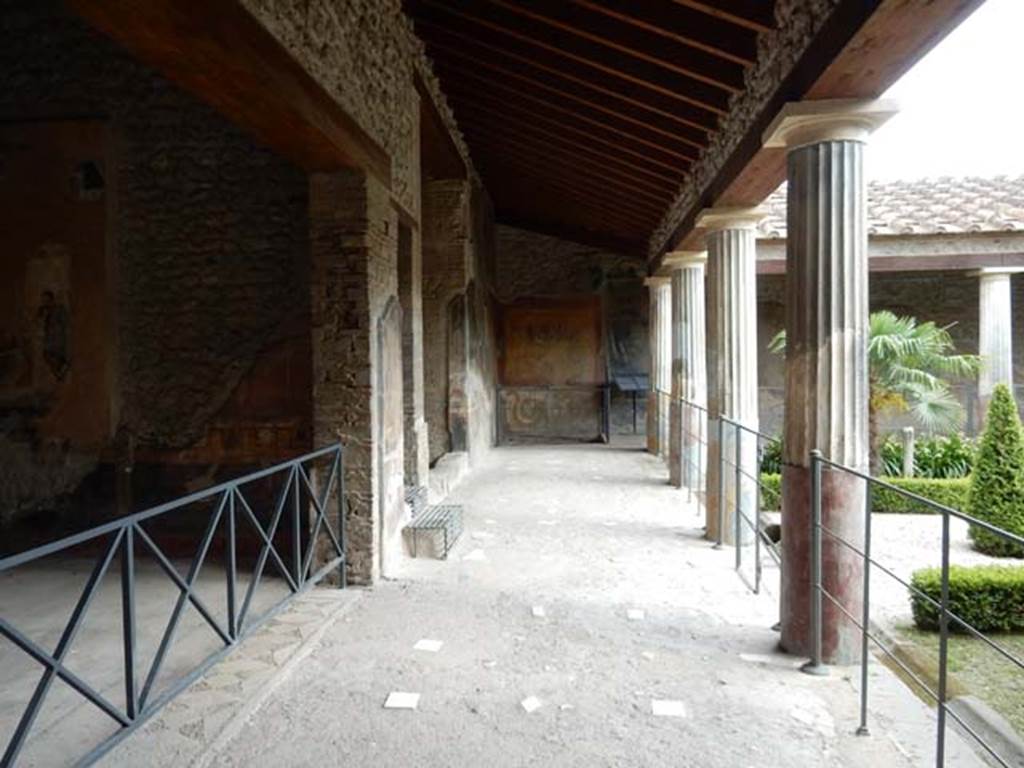 VI.16.7 Pompeii. May 2016. Room F, east portico.  Looking south towards the lararium in south-east corner. Photo courtesy of Buzz Ferebee.