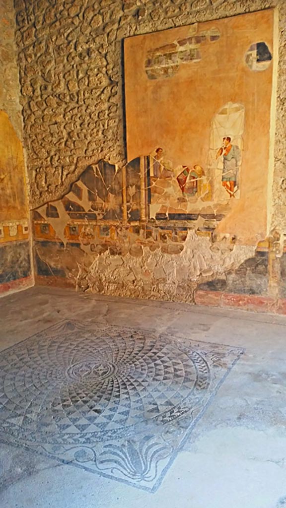 VI.16.7 Pompeii. December 2019. 
Exedra G, looking across flooring towards east end of south wall.
Photo courtesy of Giuseppe Ciaramella.