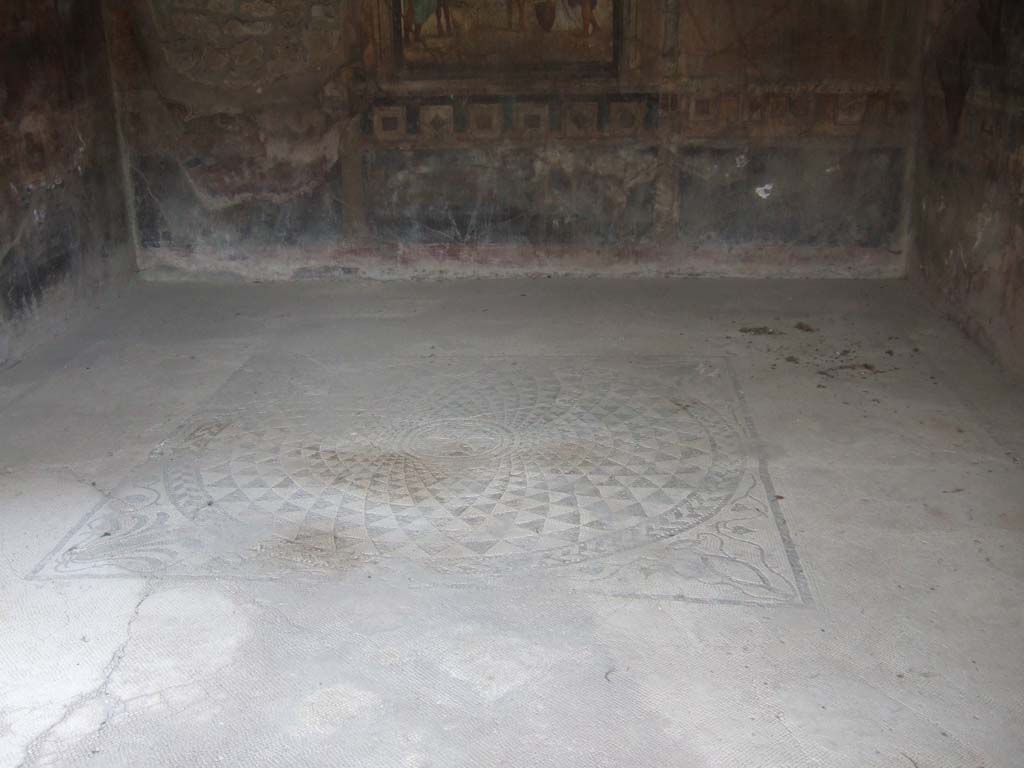 VI.16.7 Pompeii. May 2006. Room G, mosaic floor in oecus.