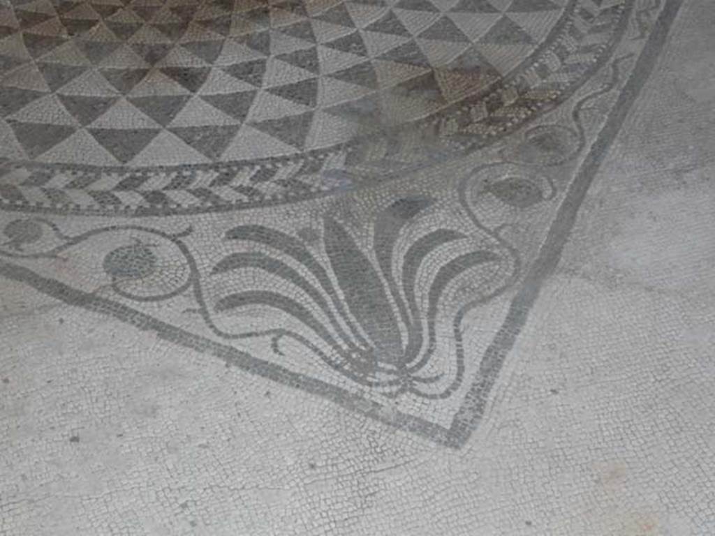 VI.16.7 Pompeii. June 2013. Room G, corner of centre of mosaic floor in oecus.  
Photo courtesy of Buzz Ferebee.