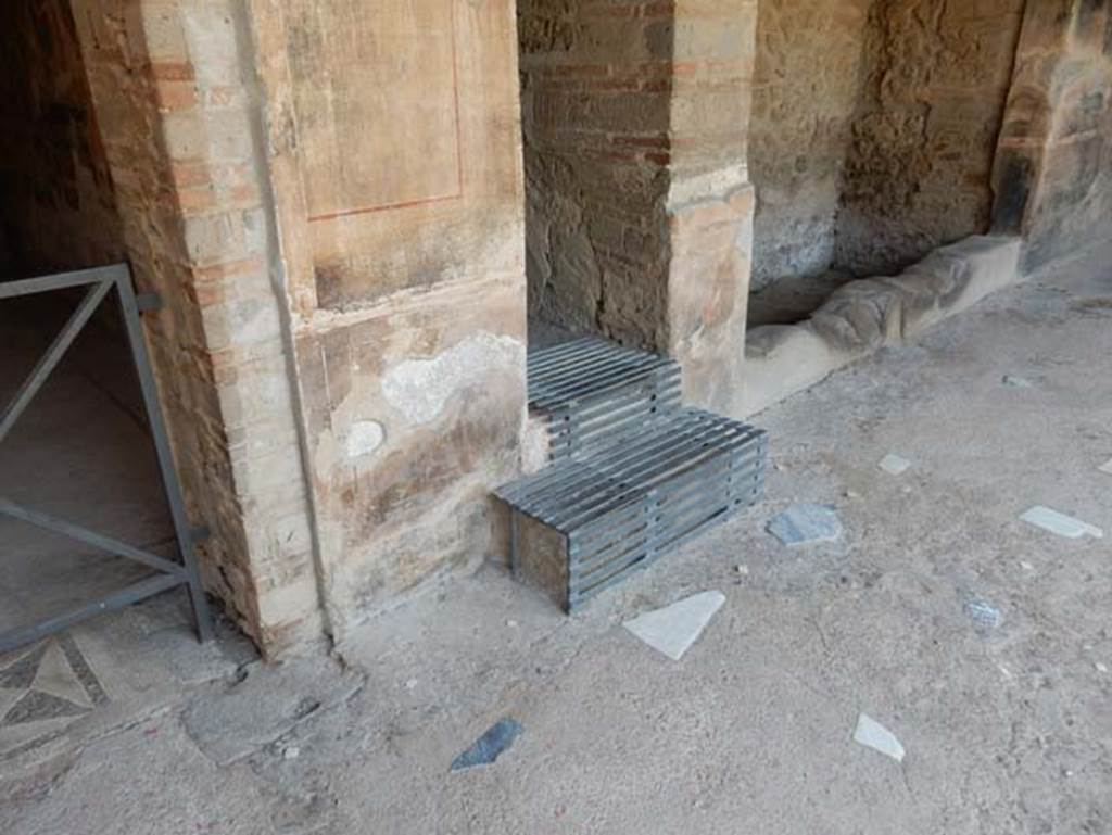 VI.16.7, Pompeii, May 2018. East wall of east portico, with stepped entrance leading to corridor 01, and doorway at VI.16.6.
Photo courtesy of Buzz Ferebee.