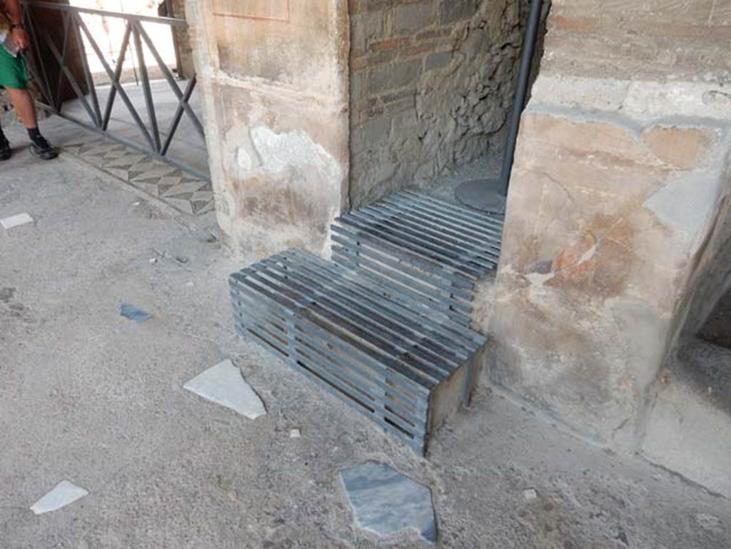 VI.16.7, Pompeii, May 2018. Looking north-east towards stepped entrance to corridor 01.
Photo courtesy of Buzz Ferebee.