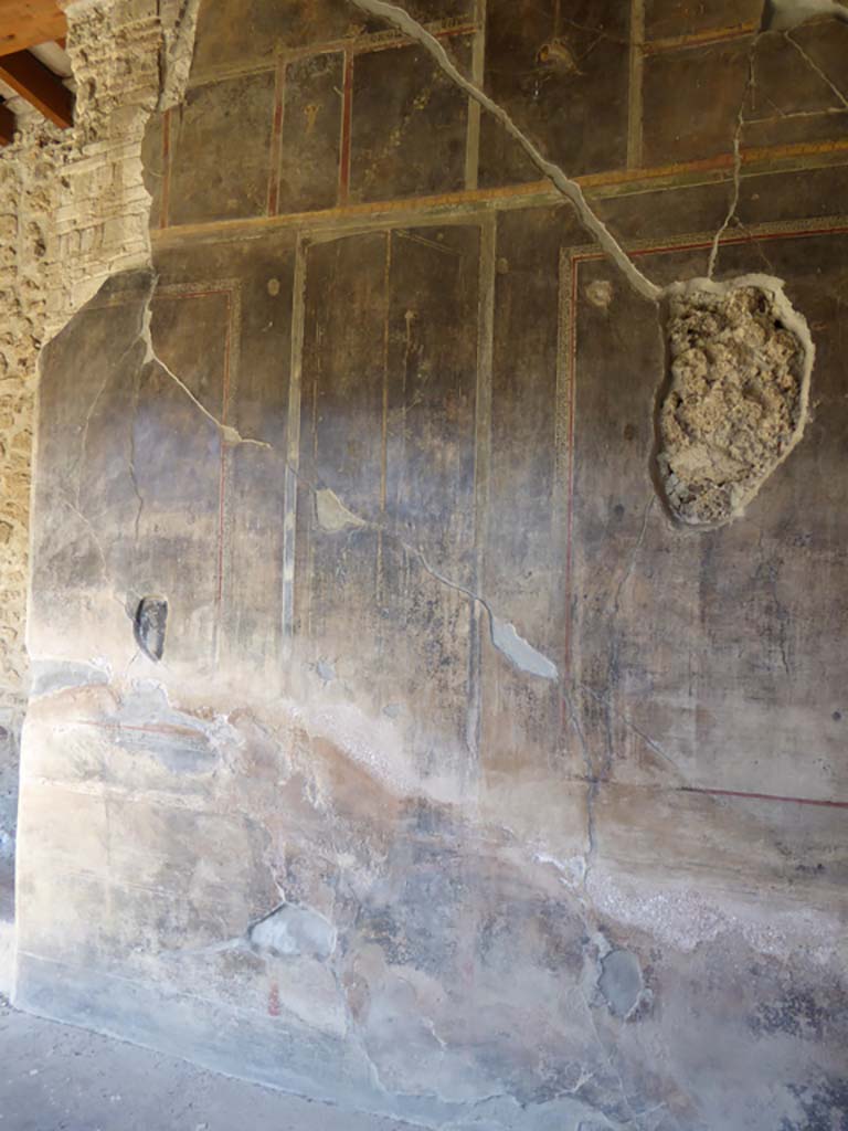 VI.16.7 Pompeii. September 2015. East wall of east portico.
Foto Annette Haug, ERC Grant 681269 DÉCOR.