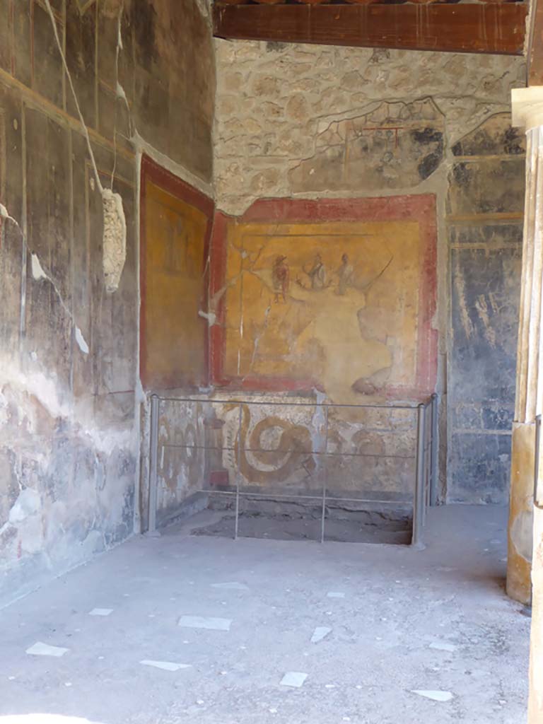 VI.16.7 Pompeii. September 2015. Looking south at east end of east portico towards lararium.
Foto Annette Haug, ERC Grant 681269 DÉCOR.