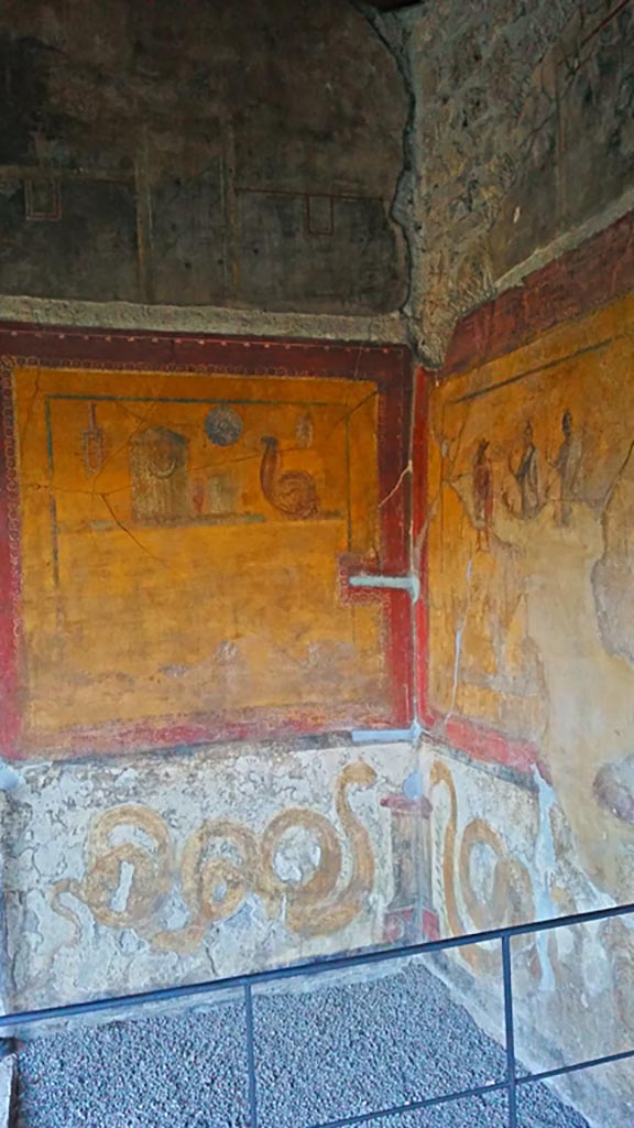 VI.16.7 Pompeii. December 2019. 
Room F, lararium in south-east corner of peristyle. Photo courtesy of Giuseppe Ciaramella.
