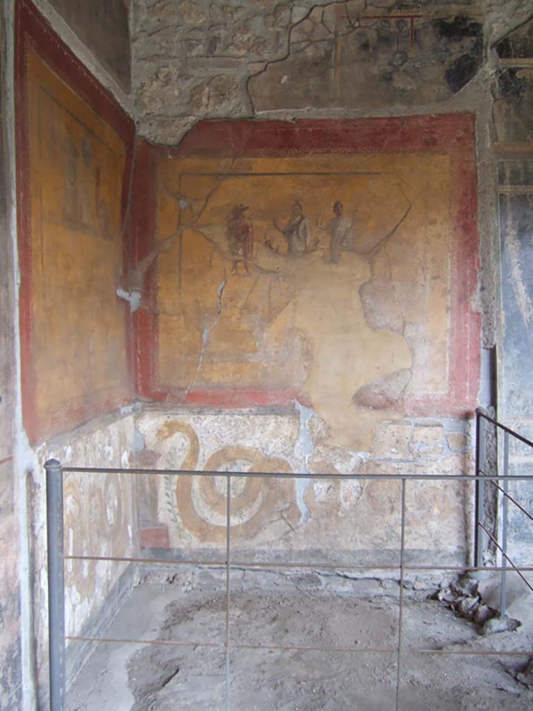 VI.16.7 Pompeii. May 2006. 
Room F, painting of the gods on the lararium on the south wall in the south-east corner of the peristyle.