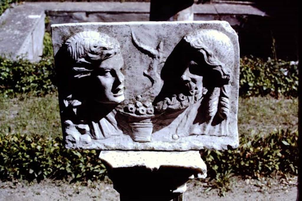 VI.16.7 Pompeii, 1968. Detail of marble relief with two theatrical masks. Photo by Stanley A. Jashemski.
Source: The Wilhelmina and Stanley A. Jashemski archive in the University of Maryland Library, Special Collections (See collection page) and made available under the Creative Commons Attribution-Non Commercial License v.4. See Licence and use details. J68f0250