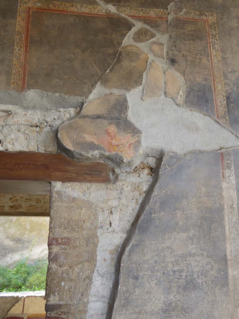 VI.16.7 Pompeii. September 2015. 
Detail from above doorway to room Q, on left, in west wall of west portico. 
Foto Annette Haug, ERC Grant 681269 DÉCOR.