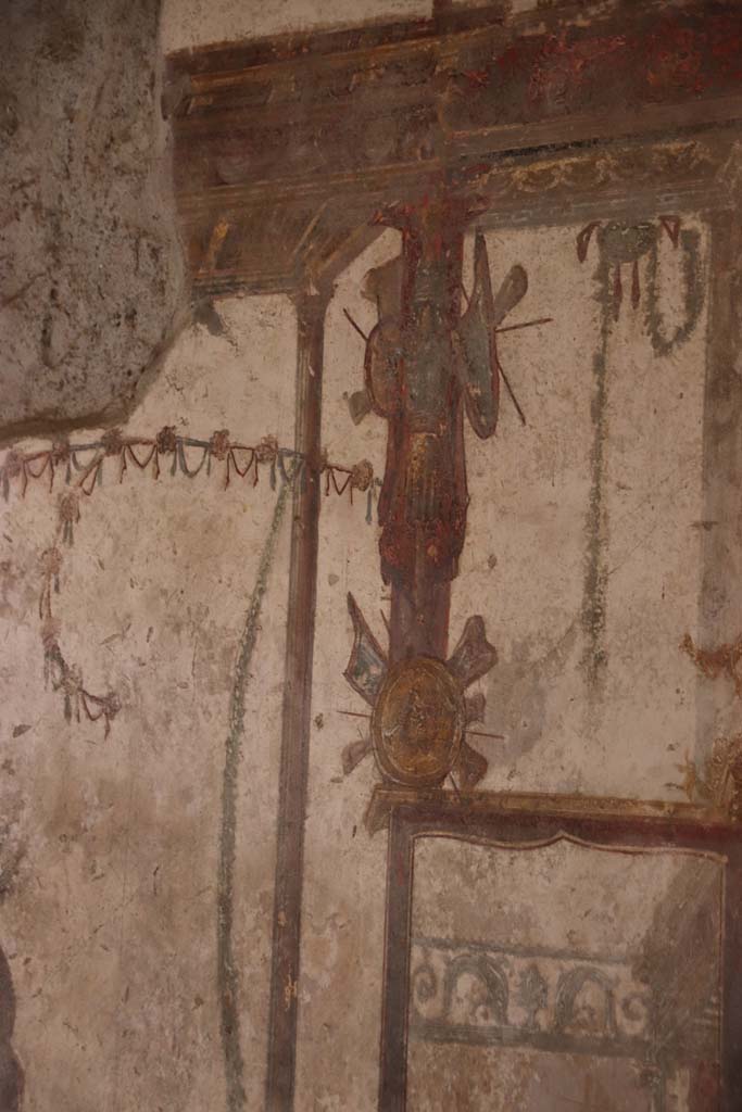 VI.16.7 Pompeii. September 2021. 
Room Q, painted decoration on north wall at upper east end of central panel. Photo courtesy of Klaus Heese.