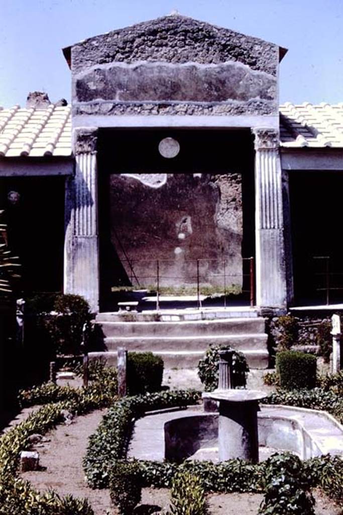 VI.16.7 Pompeii. 1966. Looking west across garden area towards large triclinium. Photo by Stanley A. Jashemski.
Source: The Wilhelmina and Stanley A. Jashemski archive in the University of Maryland Library, Special Collections (See collection page) and made available under the Creative Commons Attribution-Non Commercial License v.4. See Licence and use details.
J66f0310