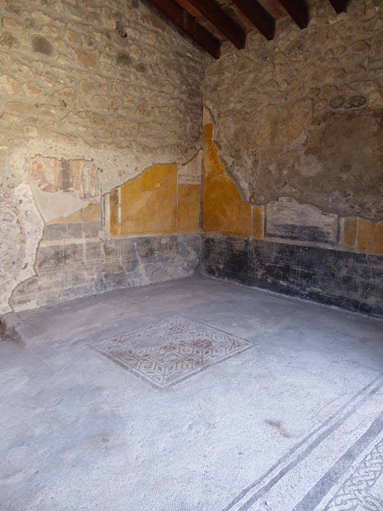 VI.16.7 Pompeii. September 2015. Tablinum E, north-west corner with central square geometric mosaic.
Foto Annette Haug, ERC Grant 681269 DÉCOR.