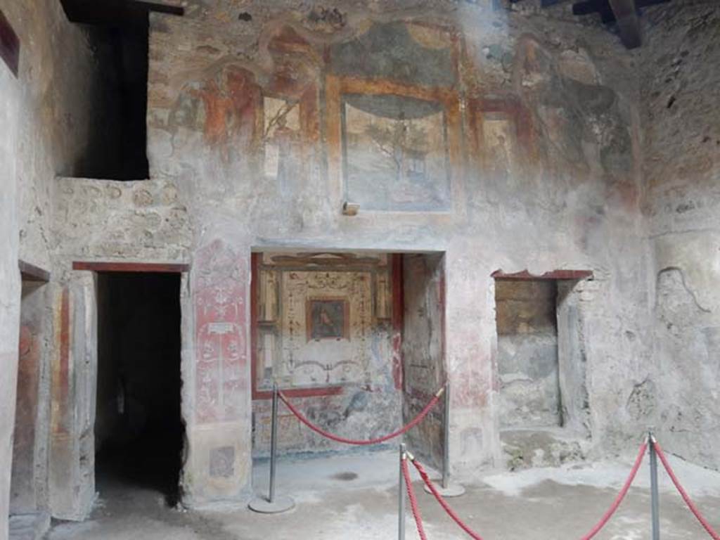VI.16.15 Pompeii. May 2015. Looking towards Tablinum D, in the centre of the west wall.  Photo courtesy of Buzz Ferebee.