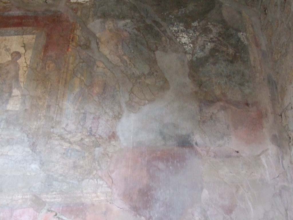 VI.16.15 Pompeii. December 2006. 
North end of upper west wall of atrium B above room E. Detail of wall painting of the statue of Nike.