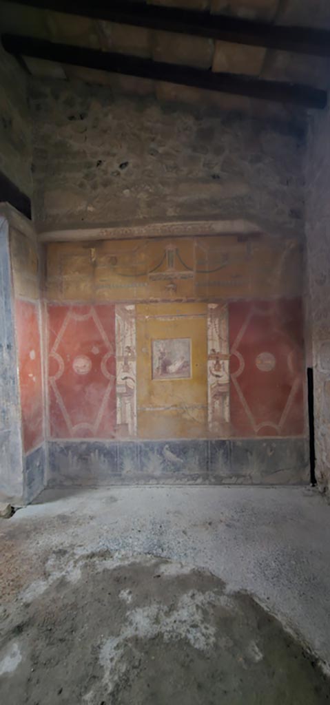 VI.16.15 Pompeii. December 2023.
Room F, looking towards east wall. Photo courtesy of Miriam Colomer.
