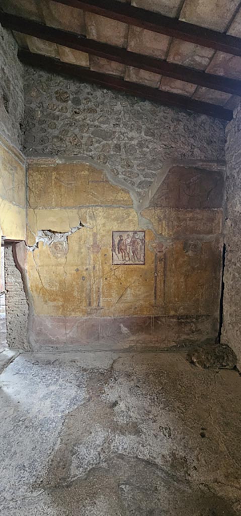 VI.16.15 Pompeii. December 2023.
Room G, looking towards east wall. Photo courtesy of Miriam Colomer.
