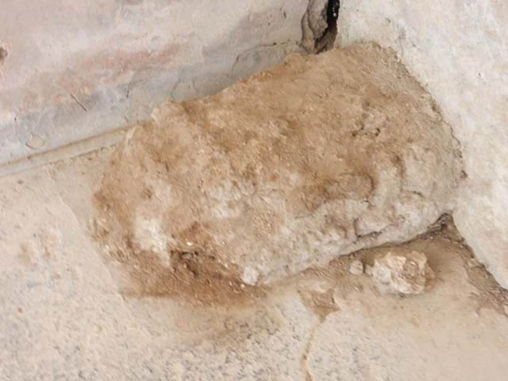 VI.16.15 Pompeii. May 2015. Room G, remains of structure in south-east corner. 
Photo courtesy of Buzz Ferebee.