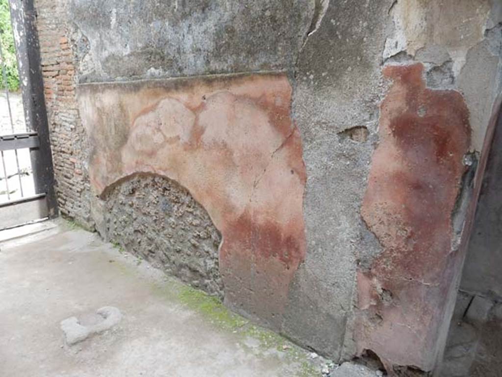 VI.16.15 Pompeii. May 2015. Entrance fauces A, looking east along south side towards entrance doorway.  Photo courtesy of Buzz Ferebee.