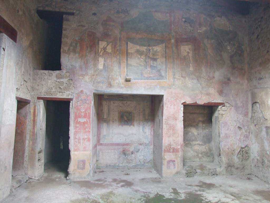 VI.16.15 Pompeii. December 2006. Doorways to rooms C, D, and E on west side of atrium B.