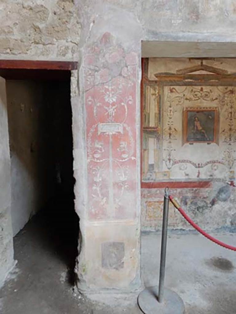 VI.16.15 Pompeii. May 2015. Doorway to room C, on west side of atrium B, and painted pilaster. Photo courtesy of Buzz Ferebee.