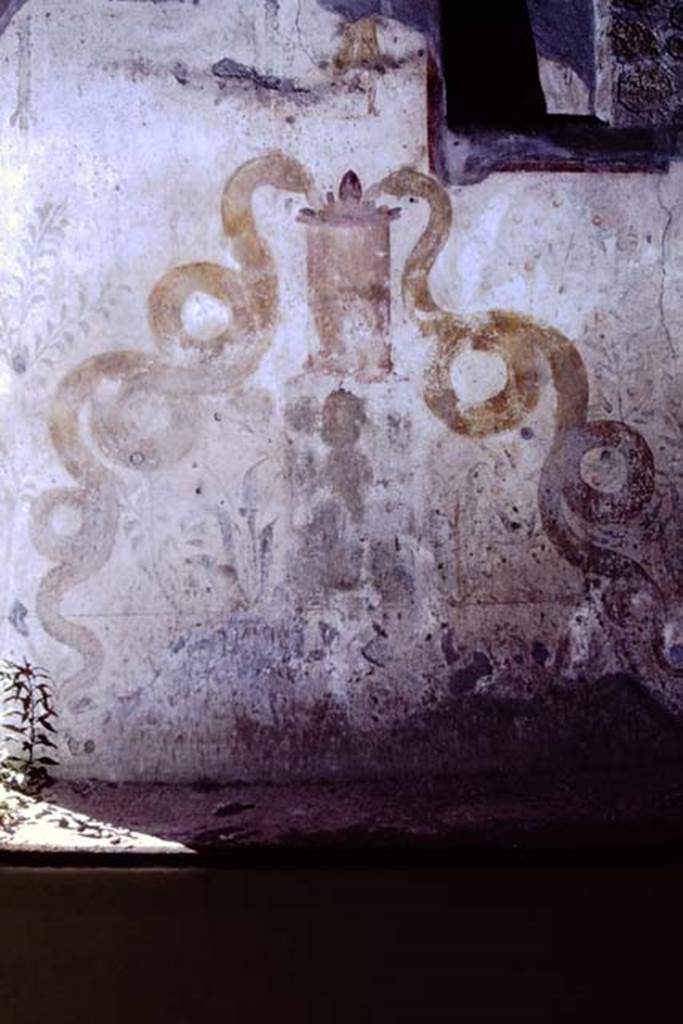 VI.16.15 Pompeii, 1968. Lararium in atrium. Photo by Stanley A. Jashemski.
Source: The Wilhelmina and Stanley A. Jashemski archive in the University of Maryland Library, Special Collections (See collection page) and made available under the Creative Commons Attribution-Non Commercial License v.4. See Licence and use details.
J68f0262