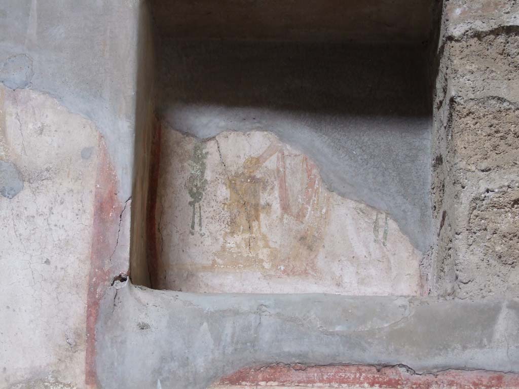 VI.16.15 Pompeii. December 2006. Niche of lararium on north wall of atrium, with remains of painting.
According to Boyce, on the rear wall was painted the figure of the Genius.
Hanging down on each side of him was a garland, on the side walls were painted red flowers with green leaves.