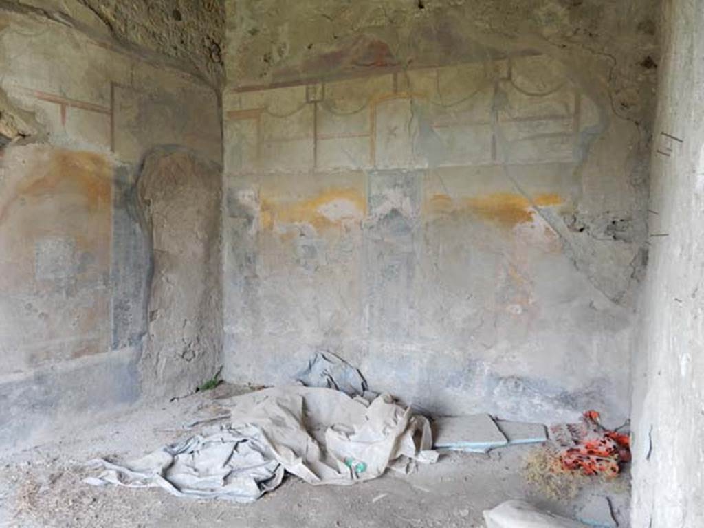 VI.16.19 Pompeii. May 2015. Looking north through doorway in west wall of room H, towards north wall of room G, triclinium of VI.16.26/27. Photo courtesy of Buzz Ferebee.