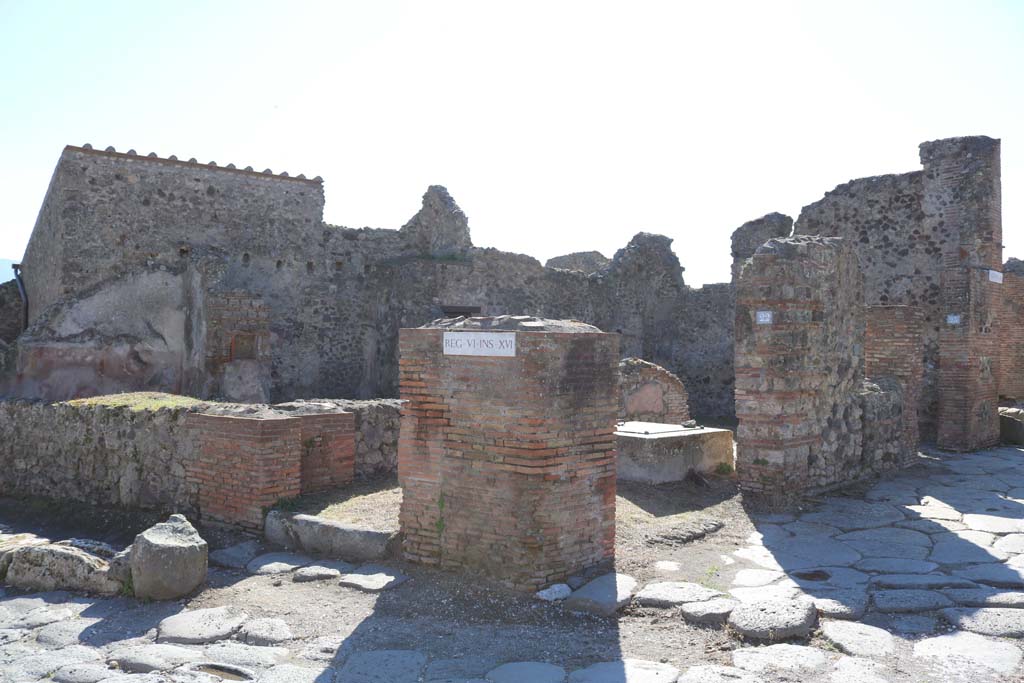VI.16.21 Pompeii.  December 2018. Looking south-west to entrance doorway, on left. Photo courtesy of Aude Durand.