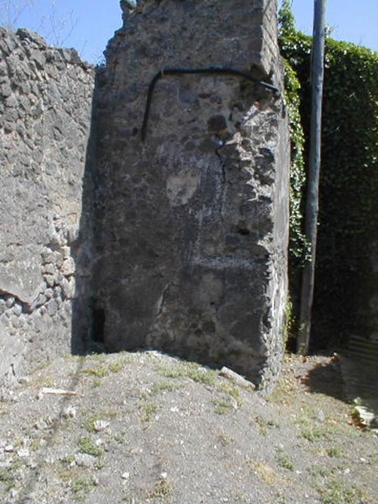 VI.16.25 Pompeii. May 2005. Looking east from doorway. According to Eschebach on the left would have been a stairs to the upper floor. On the right is a small rear room. See Eschebach, L., 1993. Gebäudeverzeichnis und Stadtplan der antiken Stadt Pompeji. Köln: Böhlau. (p.229)