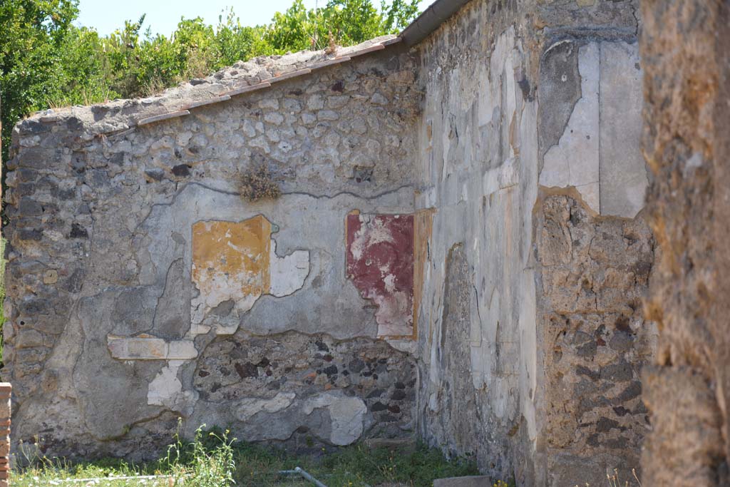 VI.16.27 Pompeii. July 2017. Room J, looking towards south-east corner. 
Foto Annette Haug, ERC Grant 681269 DÉCOR.