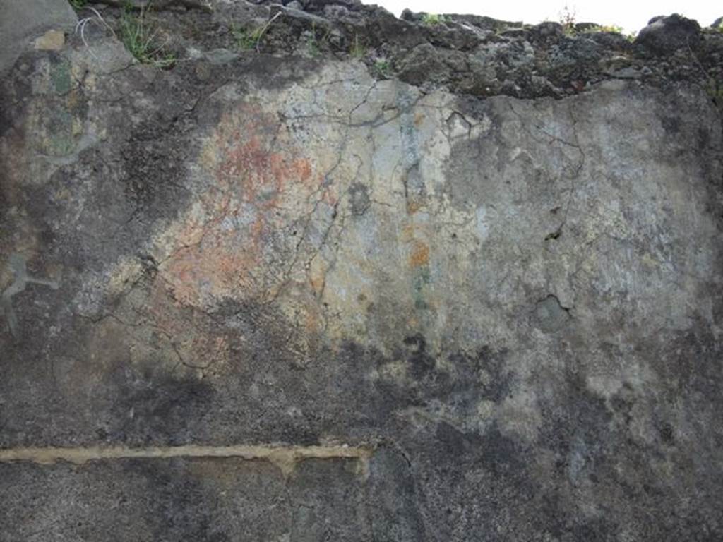 VI.16.27 Pompeii. March 2009. Room B, remains of painting in recess in atrium.  The painting of Jupiter or Jove is just visible on the south wall of the recess.  The small remains of a painted green stripe or garland are also just visible on the left.