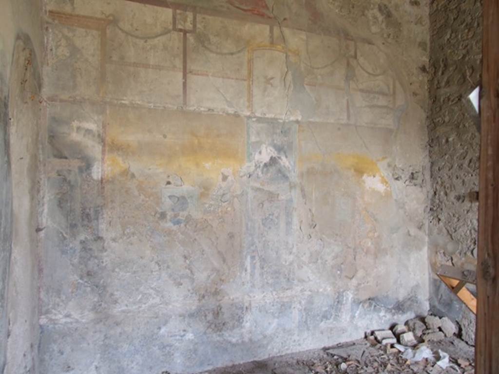 VI.16.27 Pompeii. March 2009. Room G, north wall of triclinium.  According to NdS, the walls were divided into large panels with yellow background, between them was a broad black band. Painted on the black bands of the north wall were architetture fantastiche. Painted on the black bands of the west wall were arabesques and candlesticks. On the north wall were two panels, on the left (0.30m high x 0.31m wide) was Wounded Adonis. At the other end, on the right was a painting of equal size of Venus Fishing. See Notizie degli Scavi, 1908 (p.187)