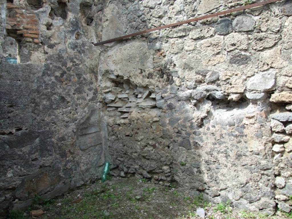 VI.16.27 Pompeii. March 2009. Rustic room U, north-west corner of cubiculum.