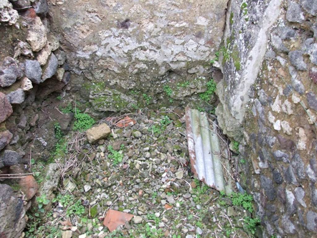 VI.16.27 Pompeii. March 2009. Room Z, south end of latrine.