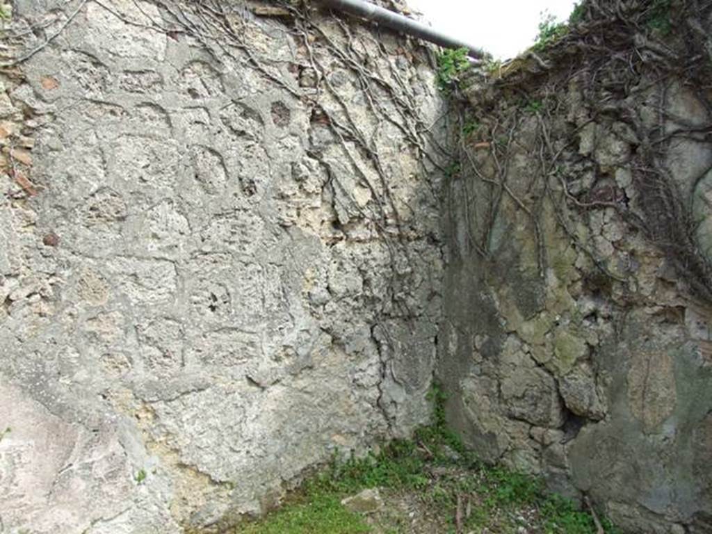 VI.16.29 Pompeii. March 2009. Room M, south-east corner. The walls of this room were of brick plaster, the floor was of mortar and the roof was inclined towards the small garden. In the north wall was a square window onto the garden.