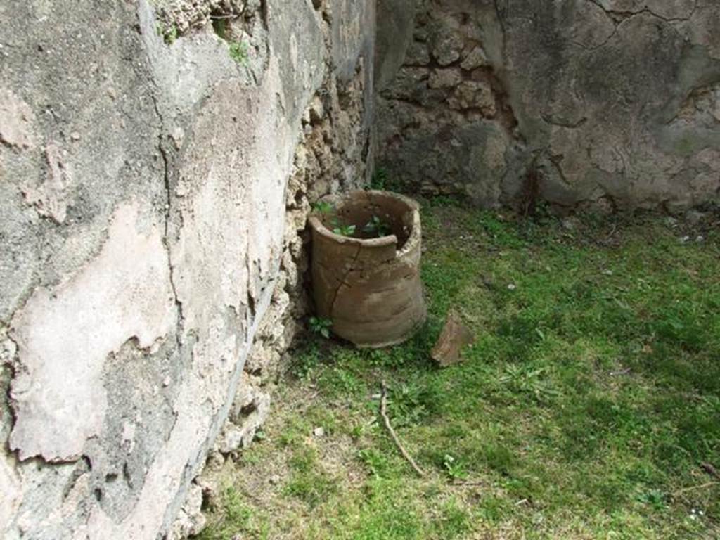 VI.16.29 Pompeii. March 2009. Room O, south-east corner.