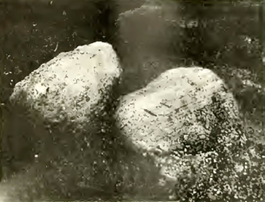 VI.16.30 Pompeii. 1908. Room O. Found here and left in their place were two large loads of slaked lime.
These showed the imprints of the matting in which they were contained.
See Notizie degli Scavi di Antichità, 1908, (p.284, and fig 9 on p.285).