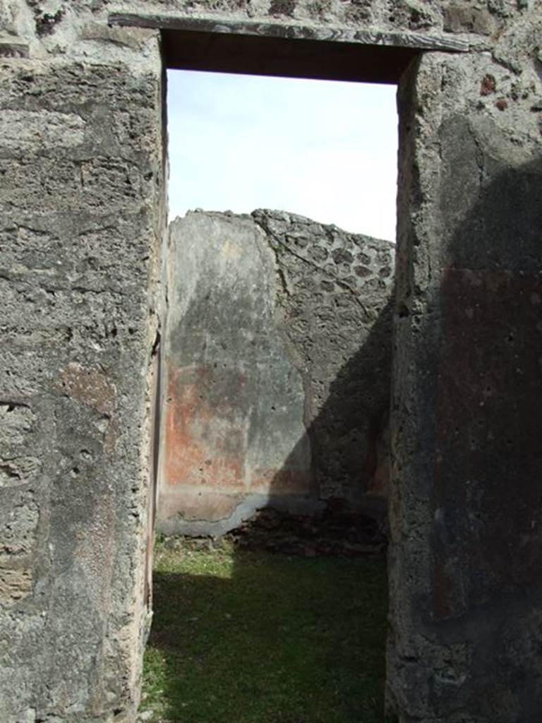 VI.16.32 Pompeii. March 2009. Doorway to room H, cubiculum, looking east.