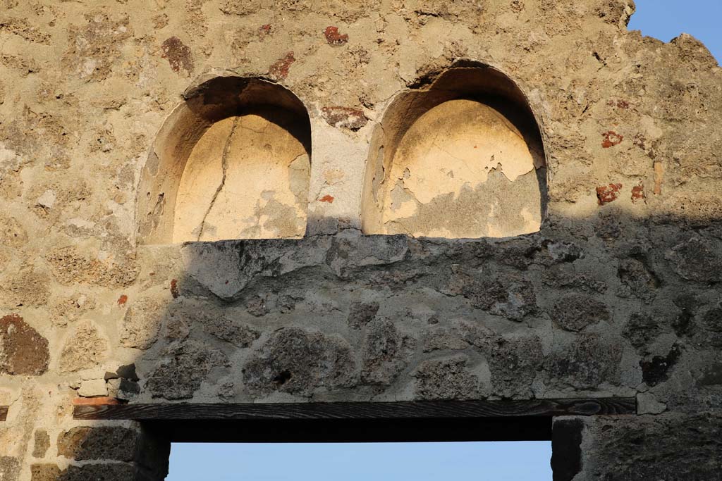 VI.16.32 Pompeii. December 2018. 
Room B, detail of the two semi-circular niches in east wall above atrium. Photo courtesy of Aude Durand.