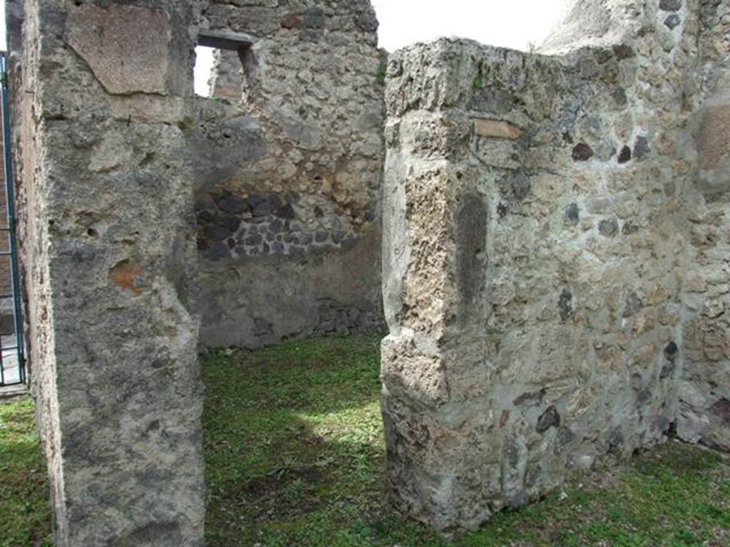 VI.16.32 Pompeii. March 2009. Doorway to room D, small room or cupboard. According to NdS, the entrance to this room had a lava threshold and would have had wooden door-jambs.