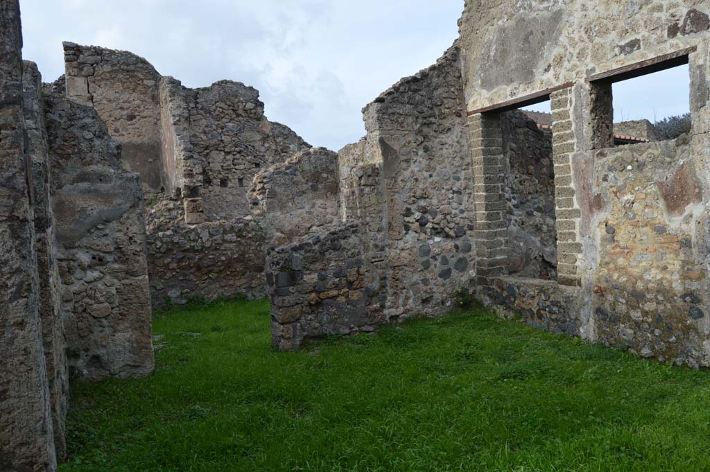 VI.16.32 Pompeii. March 2018. Room B, looking north across atrium towards doorway to room E.
Foto Taylor Lauritsen, ERC Grant 681269 DÉCOR.
