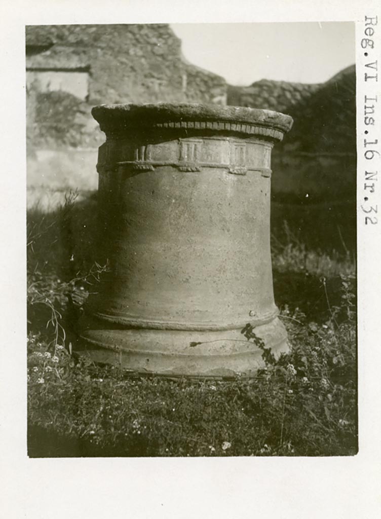 VI.16.32 Pompeii, according to Warsher. Pre-1937-39. Terracotta puteal.
Photo courtesy of American Academy in Rome, Photographic Archive. Warsher collection no. 1050.