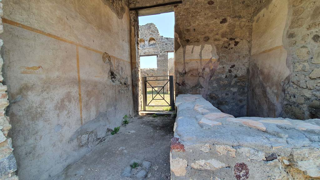 VI.16.33 Pompeii. July 2021. Looking towards painted walls in bar-room.
Foto Annette Haug, ERC Grant 681269 DÉCOR.