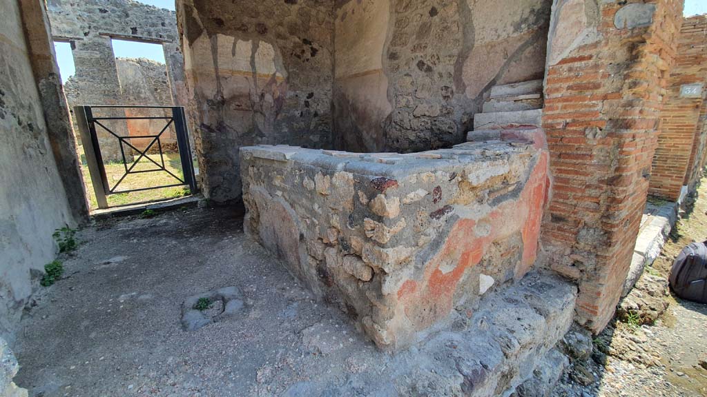 VI.16.33 Pompeii. July 2021. Looking south-east across bar-room.
Foto Annette Haug, ERC Grant 681269 DÉCOR.