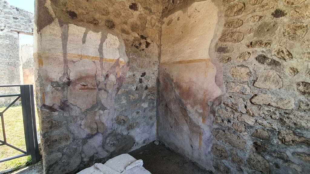 VI.16.33 Pompeii. July 2021. East wall and south-east corner of bar-room.
Foto Annette Haug, ERC Grant 681269 DÉCOR.