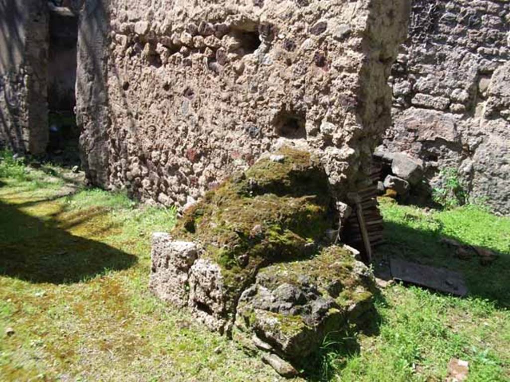 VI.16.7 Pompeii. May 2010. Remains of steps to upper floor.