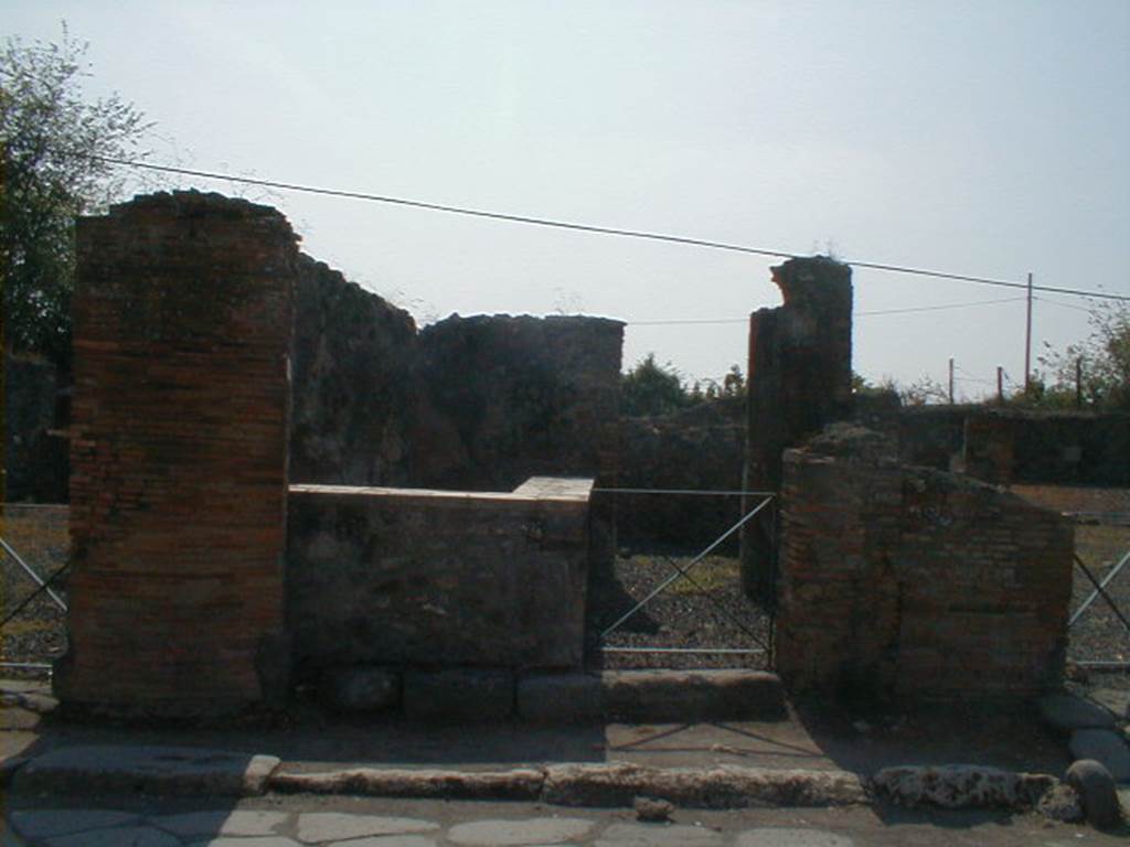 VI.17.2 Pompeii. September 2004. Entrance doorway, looking west.
