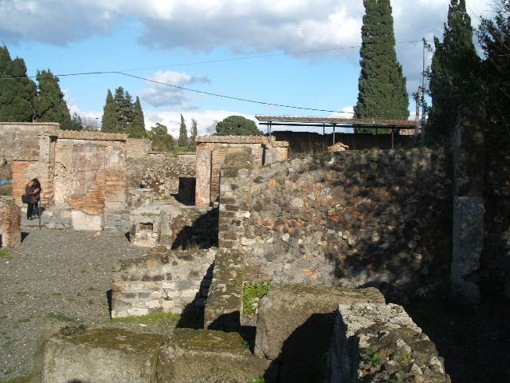 VI.17.4 Pompeii. December 2004. Looking east from second room on west side at the rear of bar.