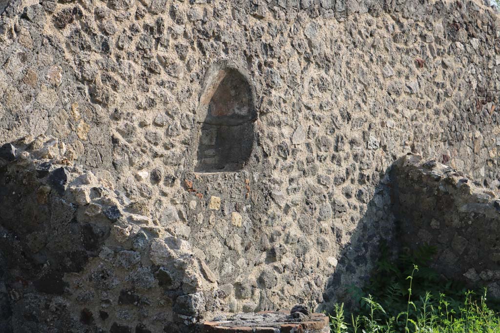 VI.17.4 Pompeii. December 2018. Niche in south wall. Photo courtesy of Aude Durand.