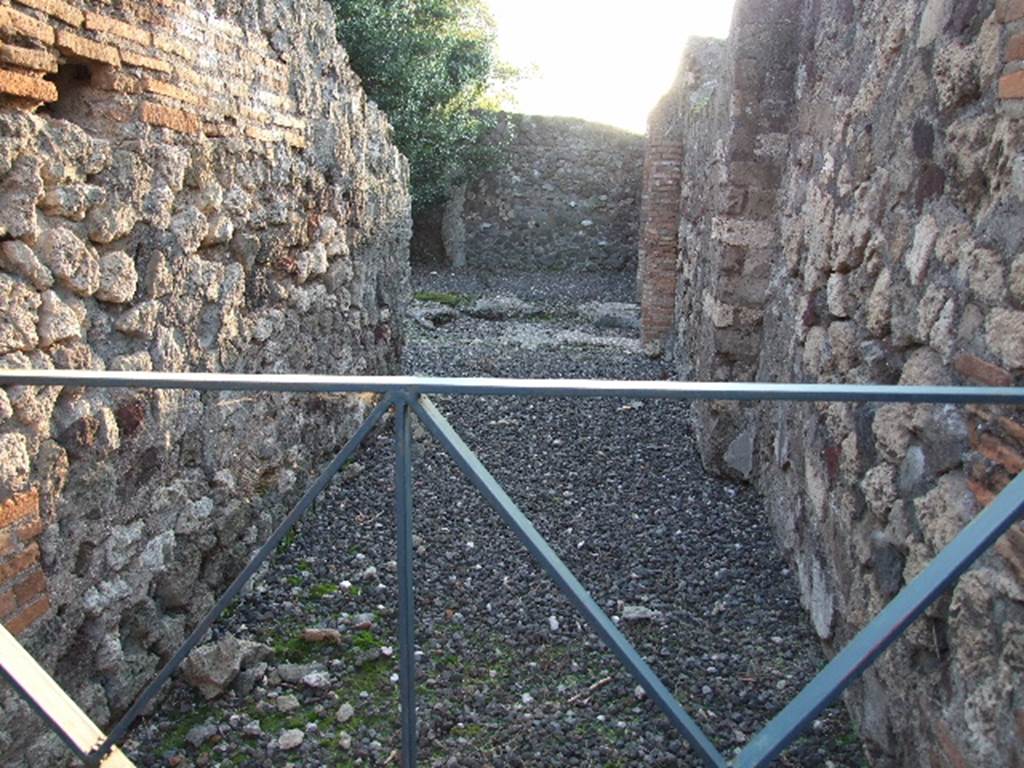 VI.17.5 Pompeii. December 2006. Looking west along entrance corridor towards atrium (courtyard).
