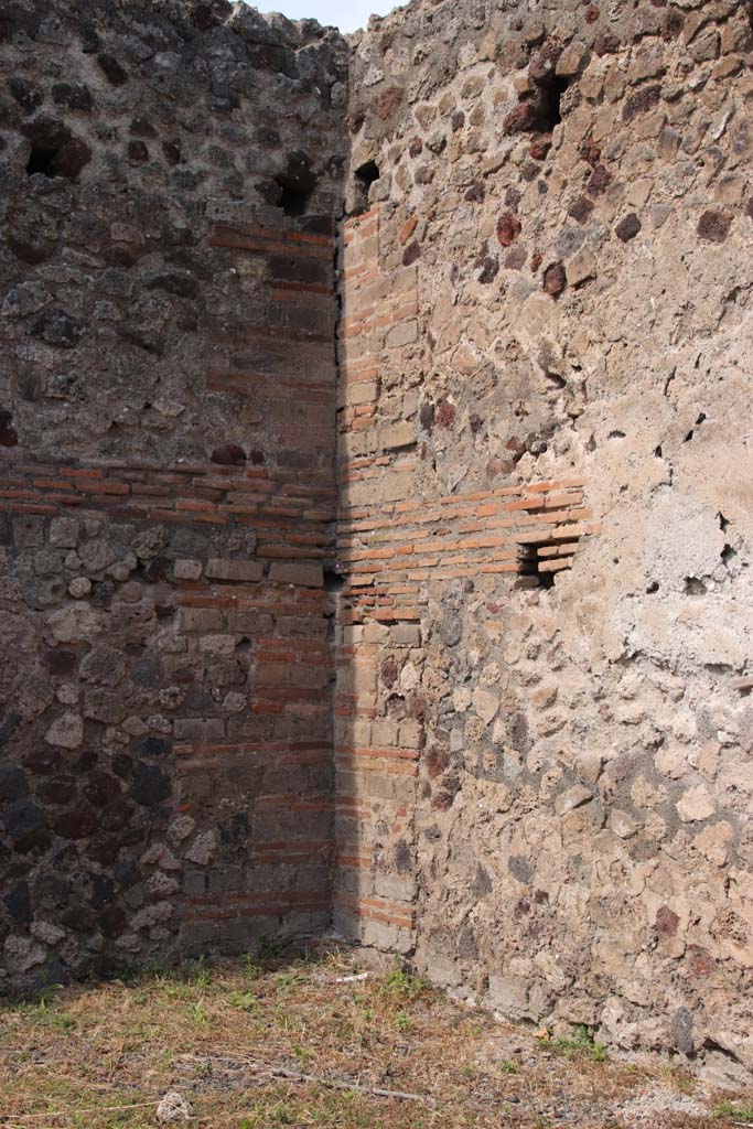 VI.17.7 Pompeii. September 2021. 
Detail from north-west corner of shop with holes for support beams for an upper floor.
Photo courtesy of Klaus Heese.